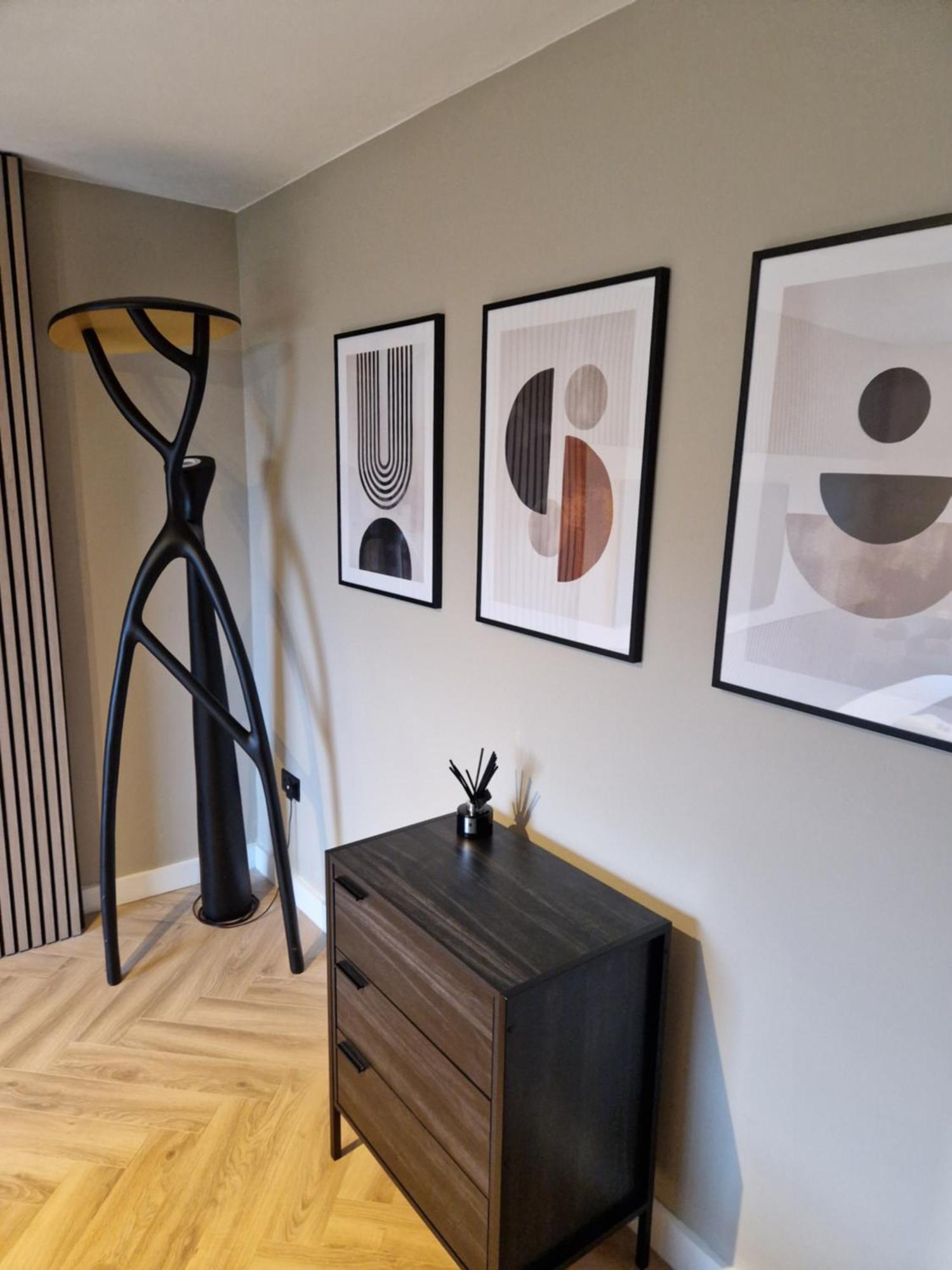 Stylish Bedroom Zone 1 Лондон